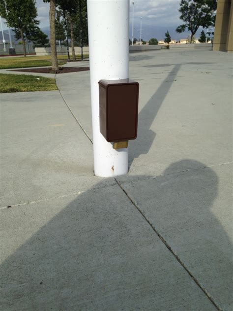 pole light cover for handhole